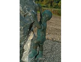Wasserspiel mit Figur,Wasserfindling - Findling 27