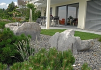 Findlinge im Garten